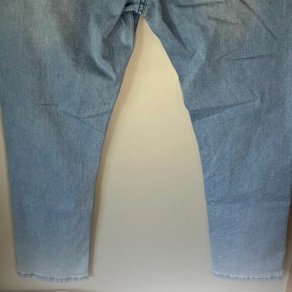 Kenneth Cole Men's Light Wash Regular Fit Size 42 x 32 - Picture 13 of 14